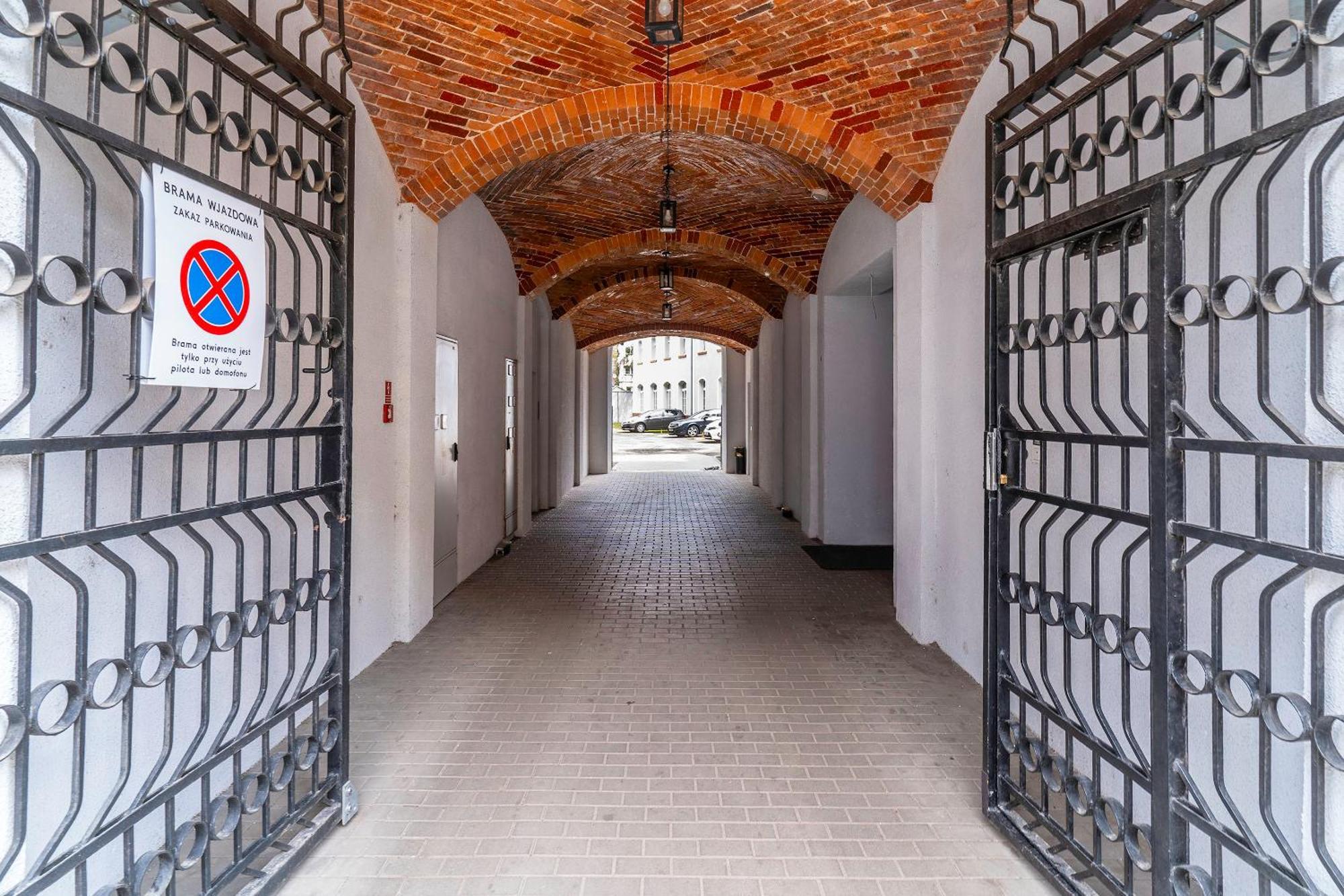 Loft City Center Apartments- Parking, Wifi, 24H Check-In فروتسواف المظهر الخارجي الصورة